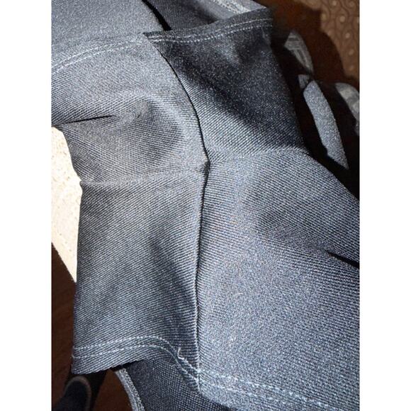 Under Armour Women’s Black Running Shorts – Size L (Loose Fit) - Picture 4 of 5